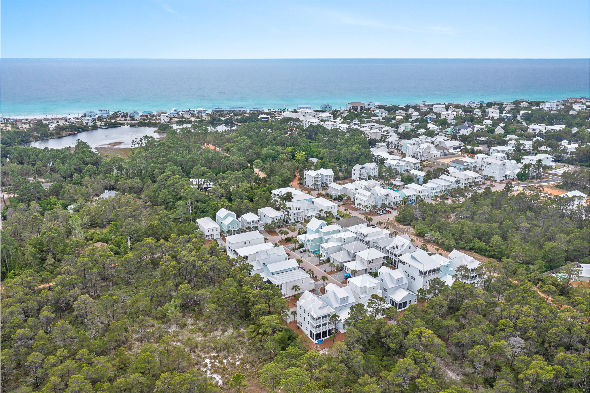 Like-New Coastal Retreat with Rare Privacy and Porches on Every Level - 物件實景