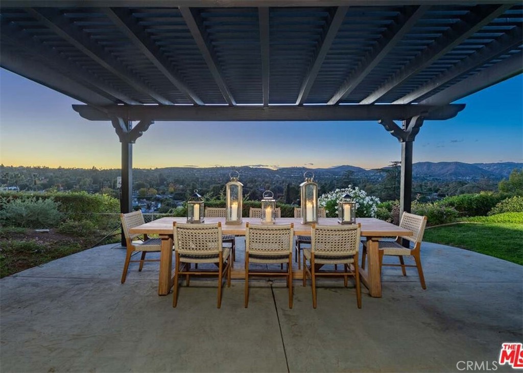 Woodland Hills, California, 91367, United States, 5 Bedrooms Bedrooms, ,4 BathroomsBathrooms,Residential,For Sale,2003511