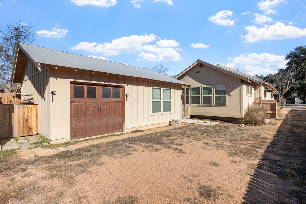 Fredericksburg, Texas, 78624, United States, 2 Bedrooms Bedrooms, ,2 BathroomsBathrooms,Residential,For Sale,1980803