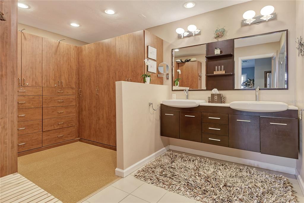 Longboat Key, Florida, 34228, United States, 2 Bedrooms Bedrooms, ,2 BathroomsBathrooms,Residential,For Sale,1857788