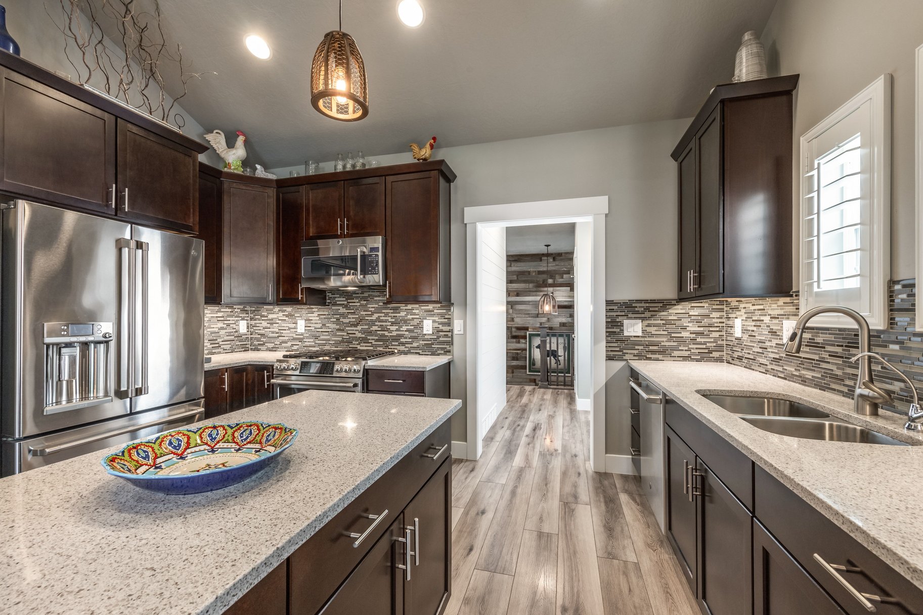  Move-In Ready in Daybreak — Steps from the Lake, Loaded with Custom Upgrades - 物件實景