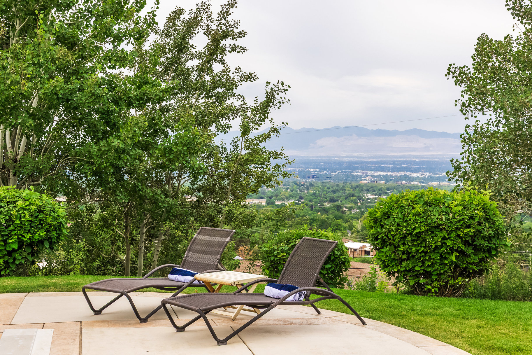  Timeless East Bench Craftsman Estate with Gated Entry, Expansive Light and Views - 物件實景