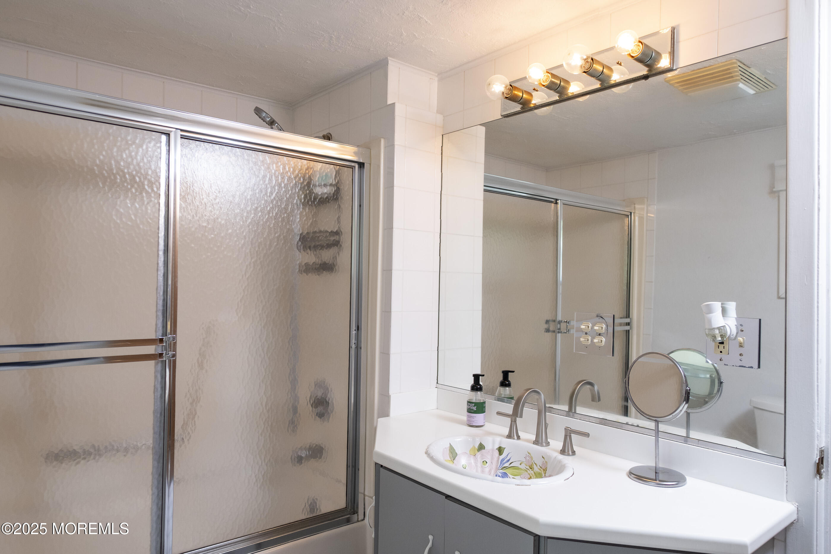 Leonardo, New Jersey, 07737, United States, 4 Bedrooms Bedrooms, ,3 BathroomsBathrooms,Residential,For Sale,1895486