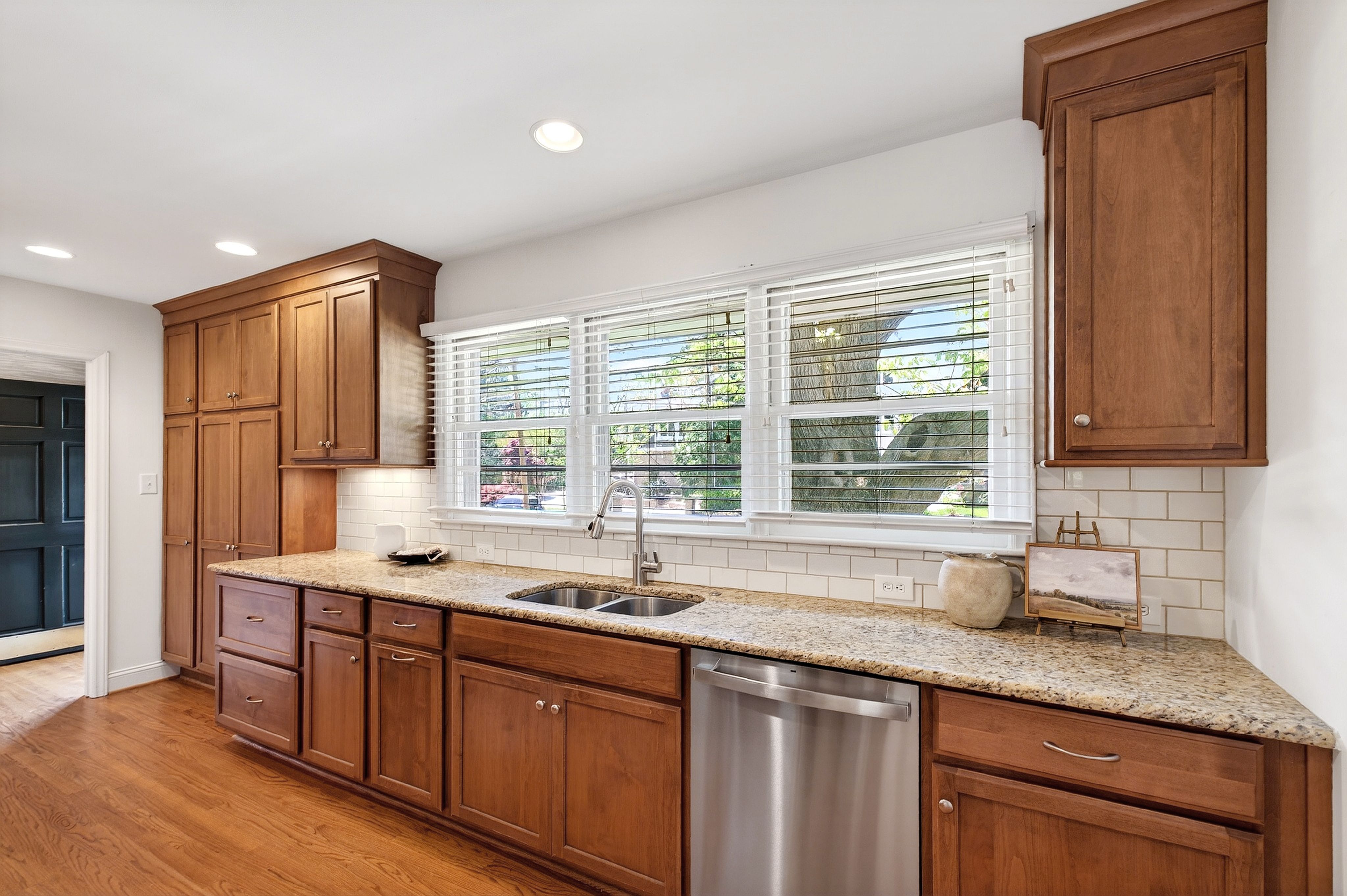  908 Brookwood Drive, Raleigh, NC, 27607 - 物件實景