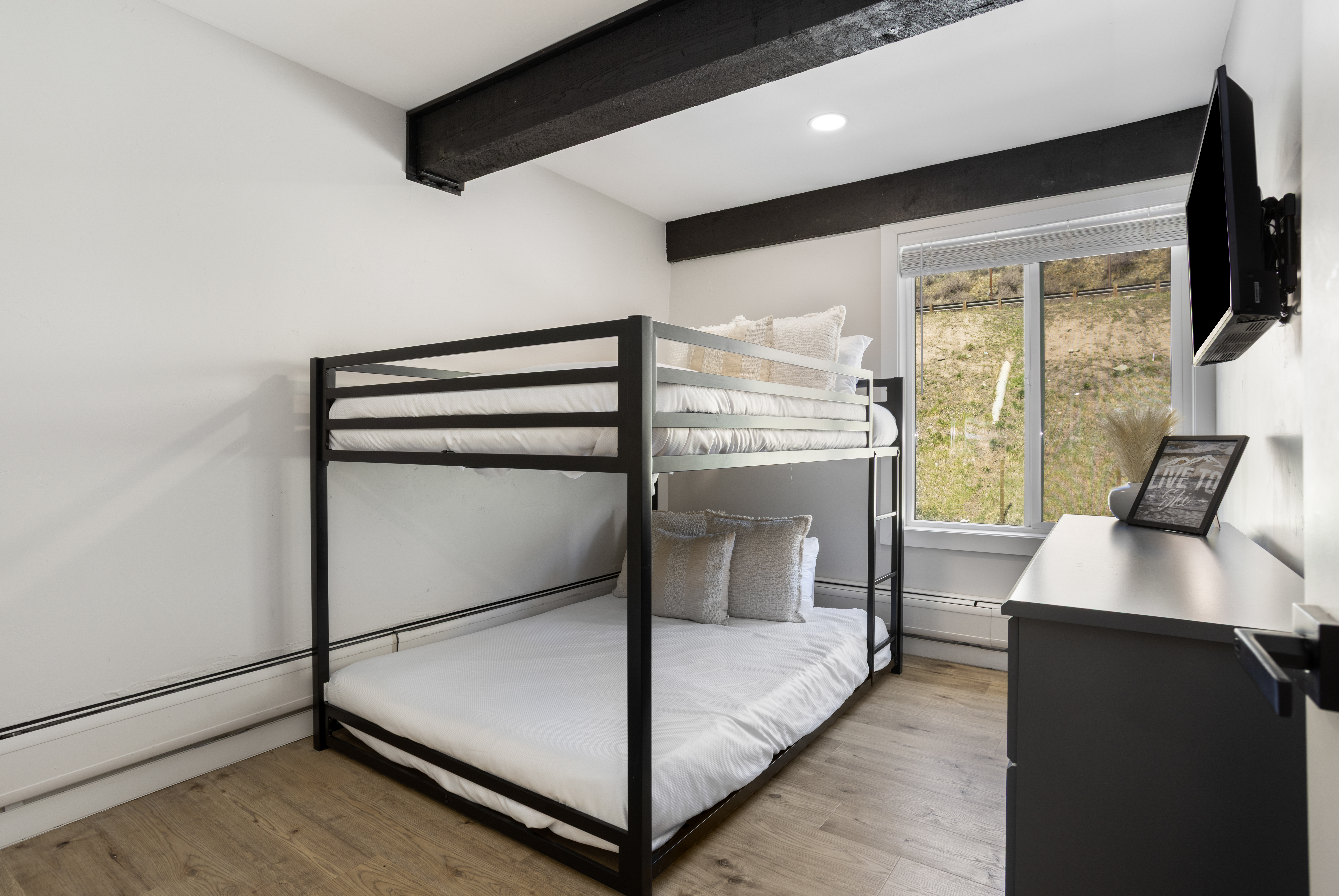  Beautifully Renovated Residence in the Interlochen Neighborhood - 物件實景