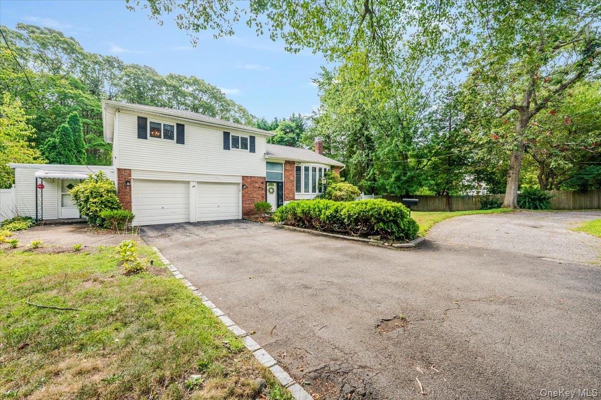 Dix Hills, New York, 11746, United States, 5 Bedrooms Bedrooms, ,3 BathroomsBathrooms,Residential,For Sale,1941018