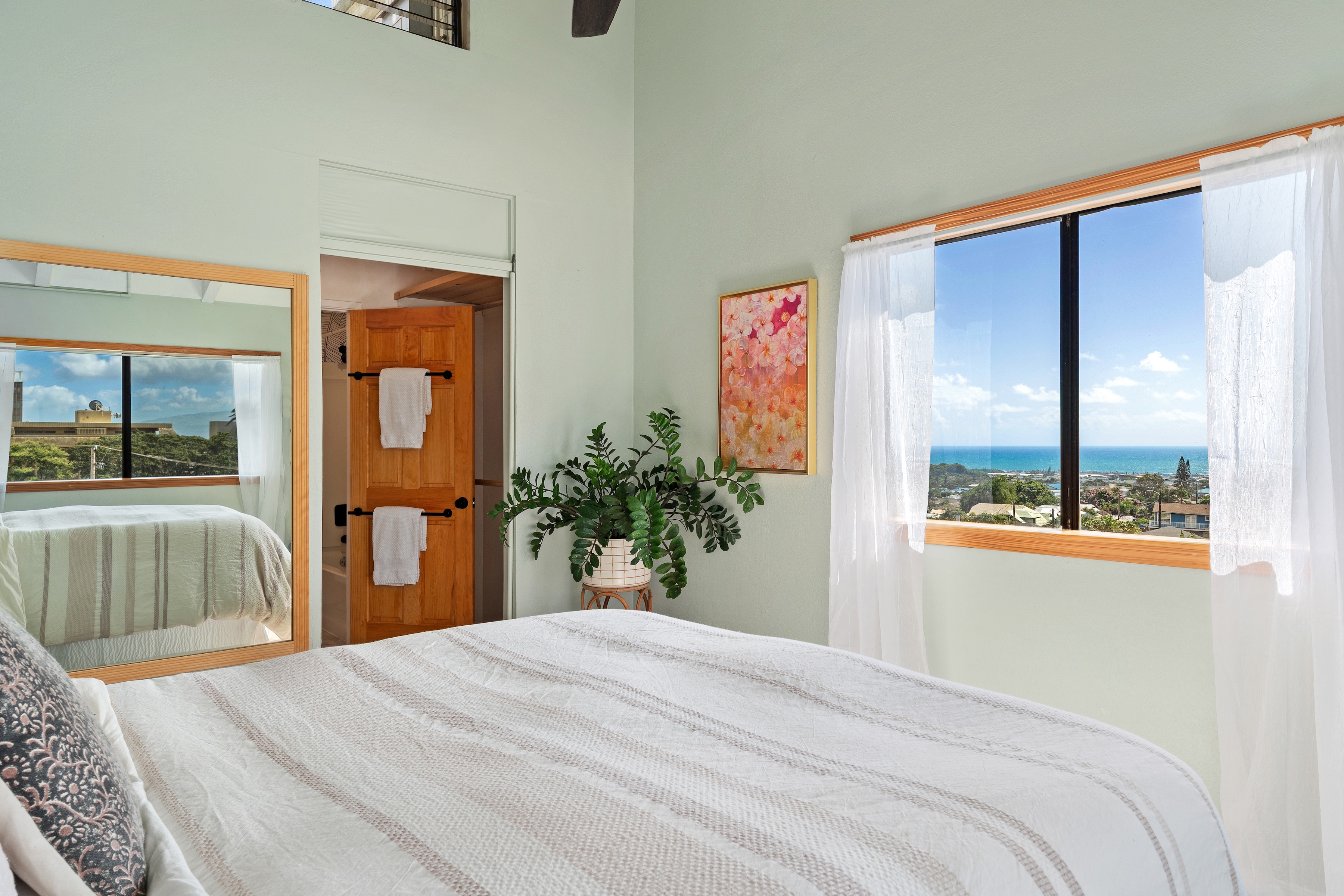  Centrally Located Living with Vaulted Ceilings and Views - 物件實景