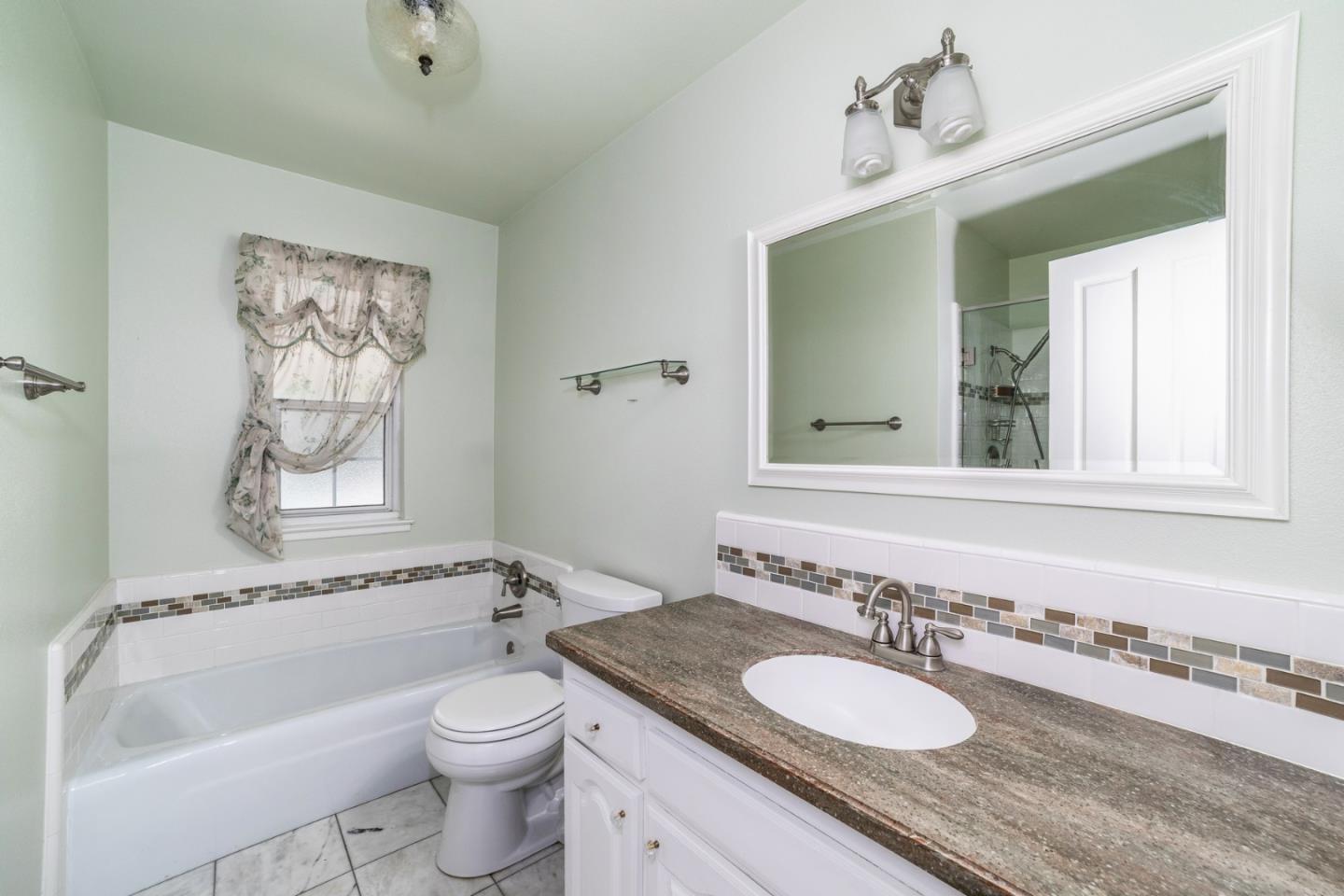 Clovis, California, 93611, United States, 4 Bedrooms Bedrooms, ,2 BathroomsBathrooms,Residential,For Sale,1907507