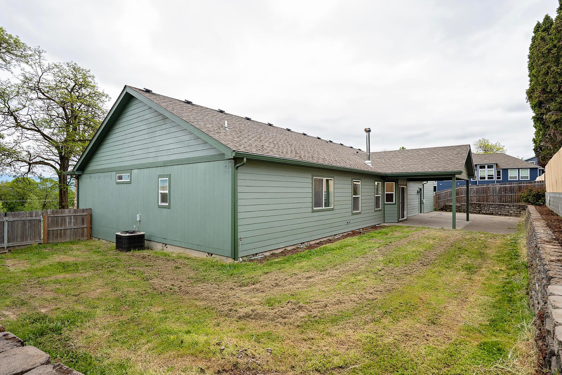 Grants Pass, Oregon, 97526, United States, 3 Bedrooms Bedrooms, ,3 BathroomsBathrooms,Residential,For Sale,1960642