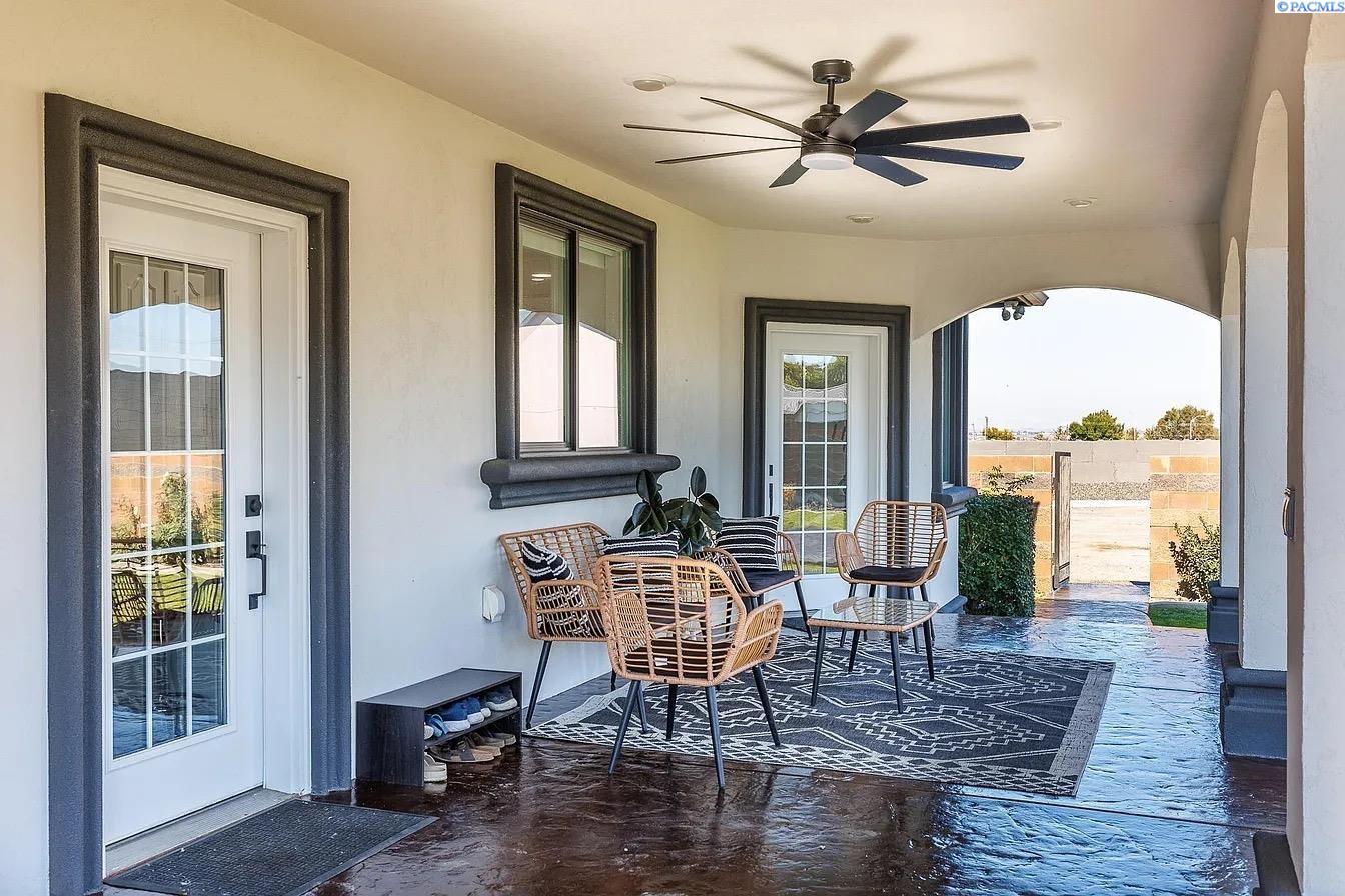 Kennewick, Washington, 99336, United States, 7 Bedrooms Bedrooms, ,7 BathroomsBathrooms,Residential,For Sale,1990805