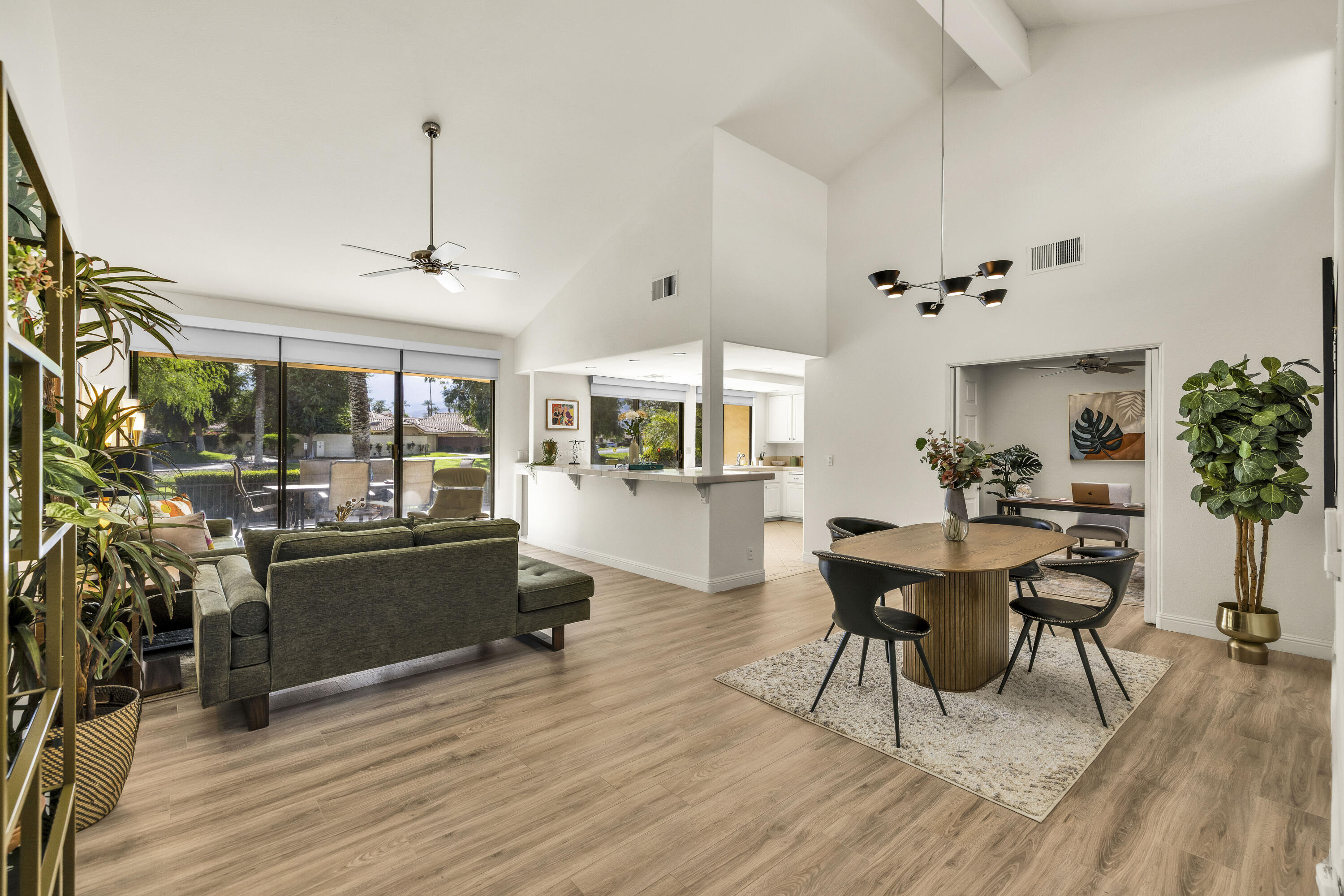 Palm Desert, California, 92260, United States, 2 Bedrooms Bedrooms, ,2 BathroomsBathrooms,Residential,For Sale,1987933