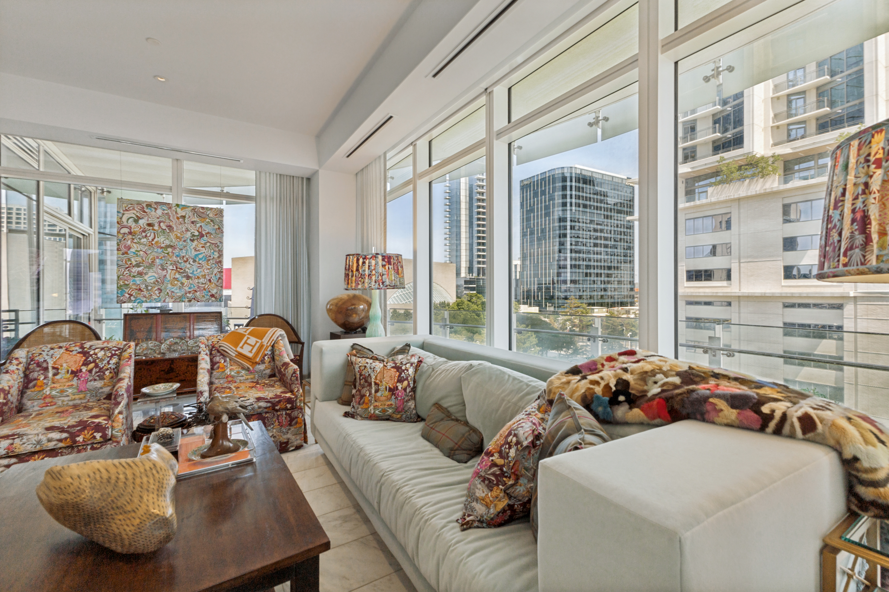  Distinctive Residence with Refined Custom Interiors - 物件實景