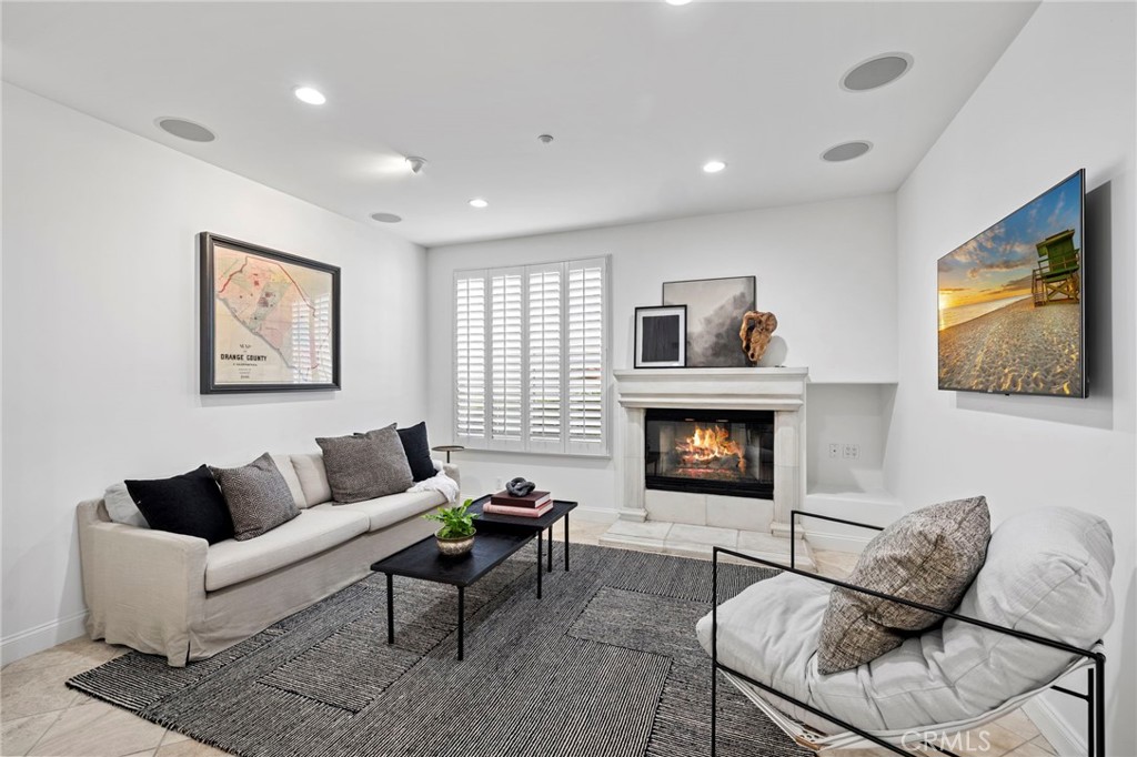 Newport Beach, California, 92663, United States, 3 Bedrooms Bedrooms, ,3 BathroomsBathrooms,Residential,For Sale,1992084