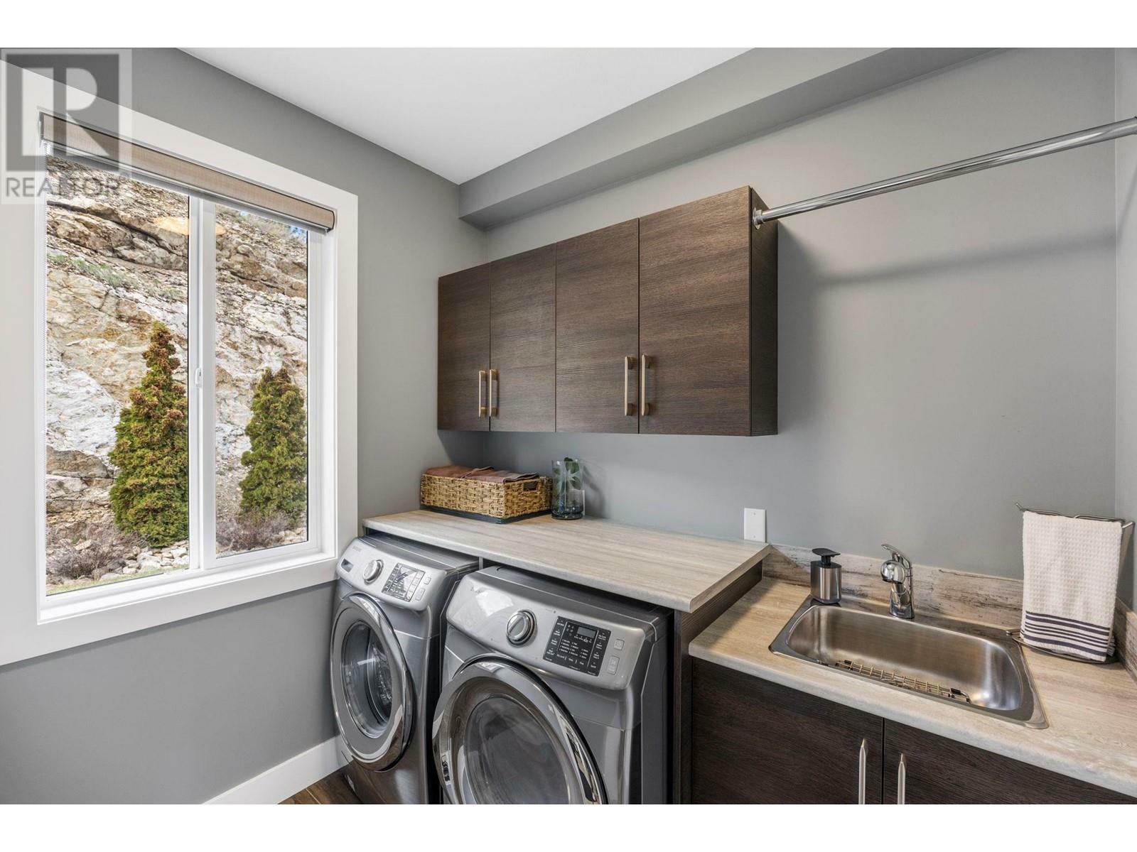 KELOWNA, British Columbia, V1P 1T1, CA, 4 Bedrooms Bedrooms, ,3 BathroomsBathrooms,Residential,For Sale,1837961