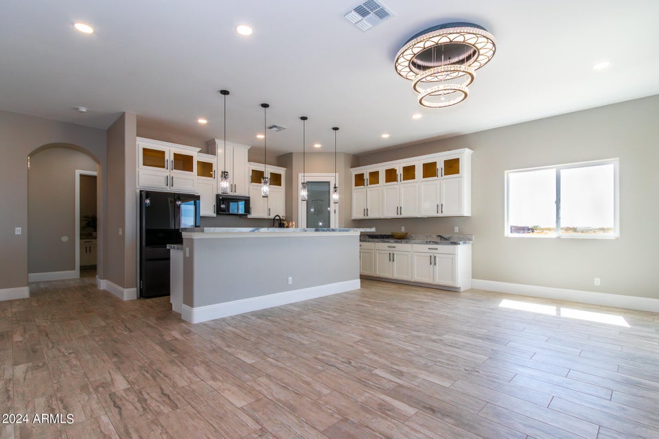 Tonopah, Arizona, 85354, United States, 4 Bedrooms Bedrooms, ,1 BathroomBathrooms,Residential,For Sale,1975997