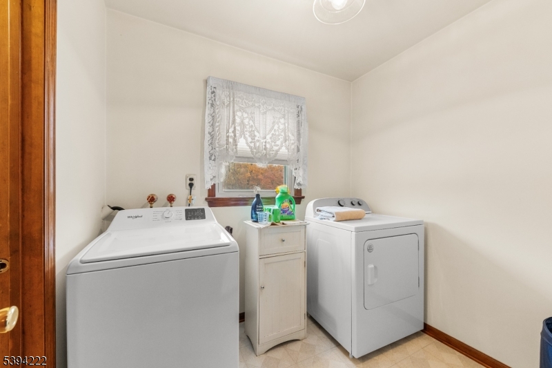 Readington Twp., New Jersey, 08889, United States, 4 Bedrooms Bedrooms, ,3 BathroomsBathrooms,Residential,For Sale,1989710