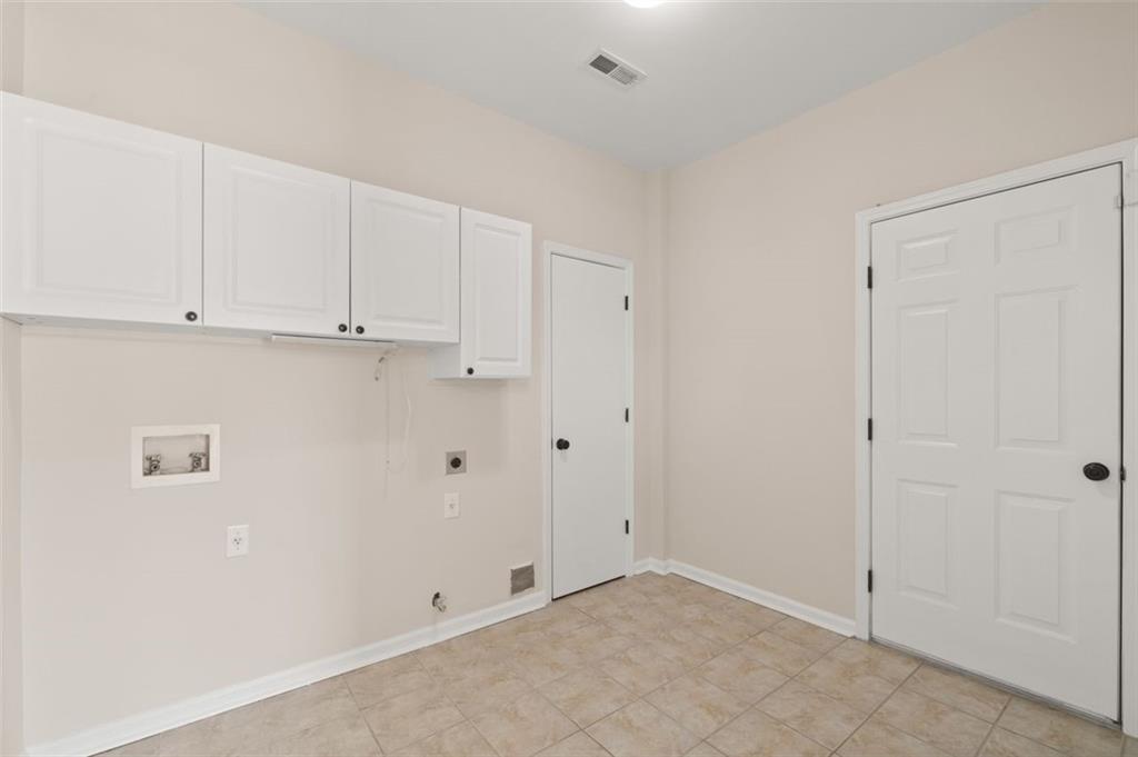 Cumming, Georgia, 30041, United States, 4 Bedrooms Bedrooms, ,3 BathroomsBathrooms,Residential,For Sale,1989583