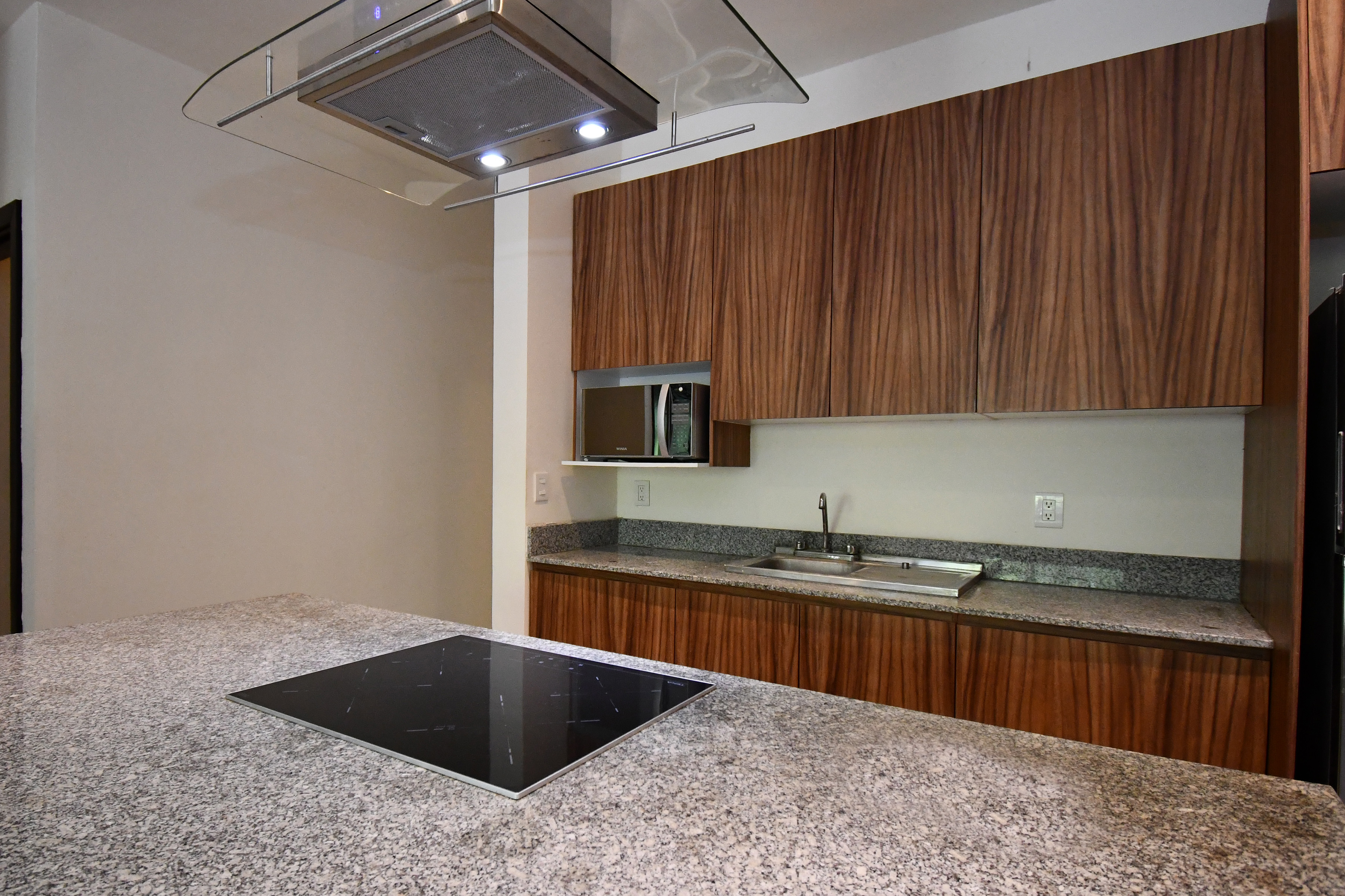  Spacious Three-Bedroom Condominium - 物件實景