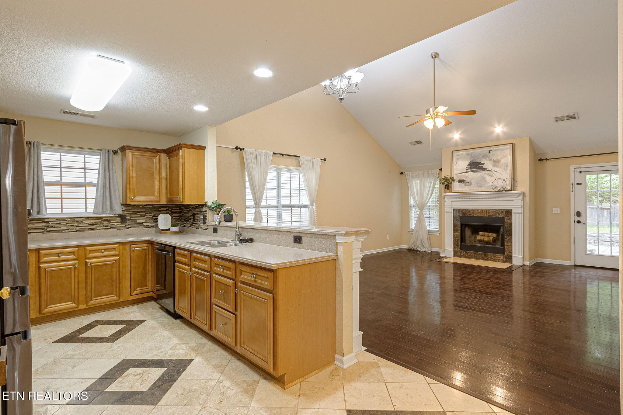 Knoxville, Tennessee, 37932, United States, 4 Bedrooms Bedrooms, ,4 BathroomsBathrooms,Residential,For Sale,1975701