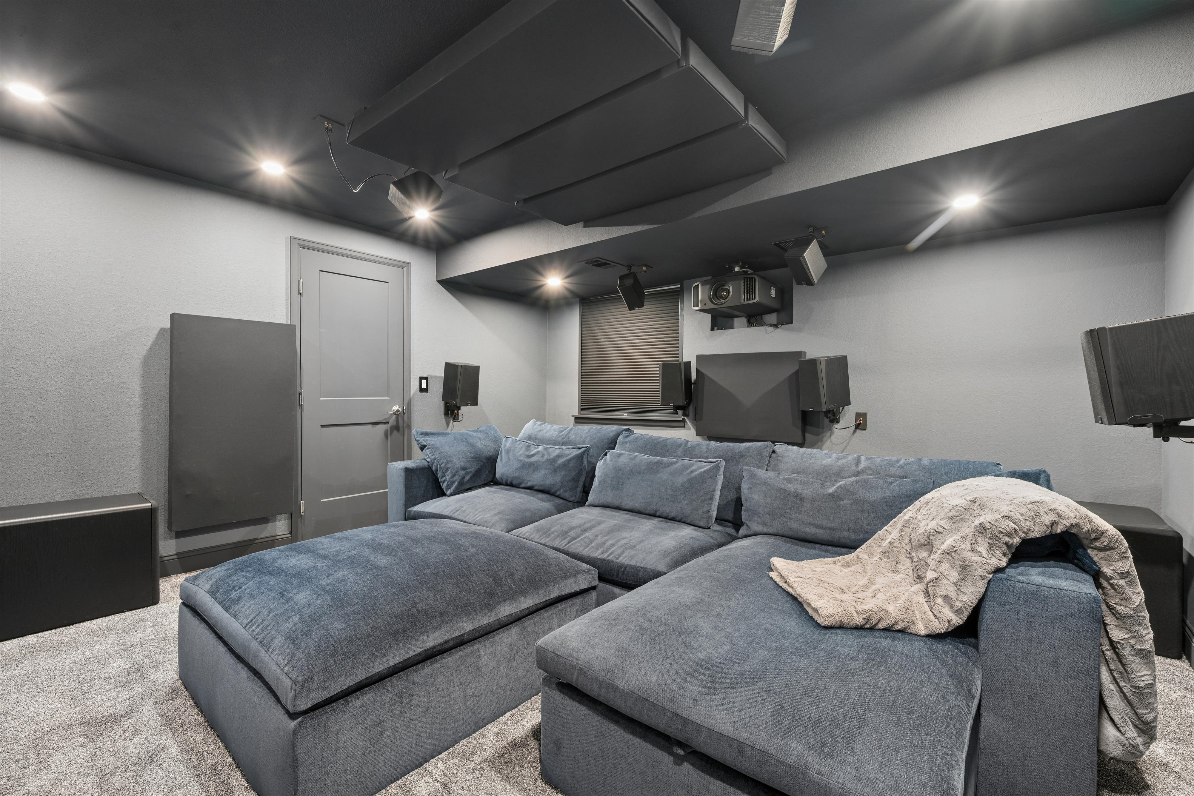  Beautifully updated home-Renovated from top to bottom with exceptional attention - 物件實景