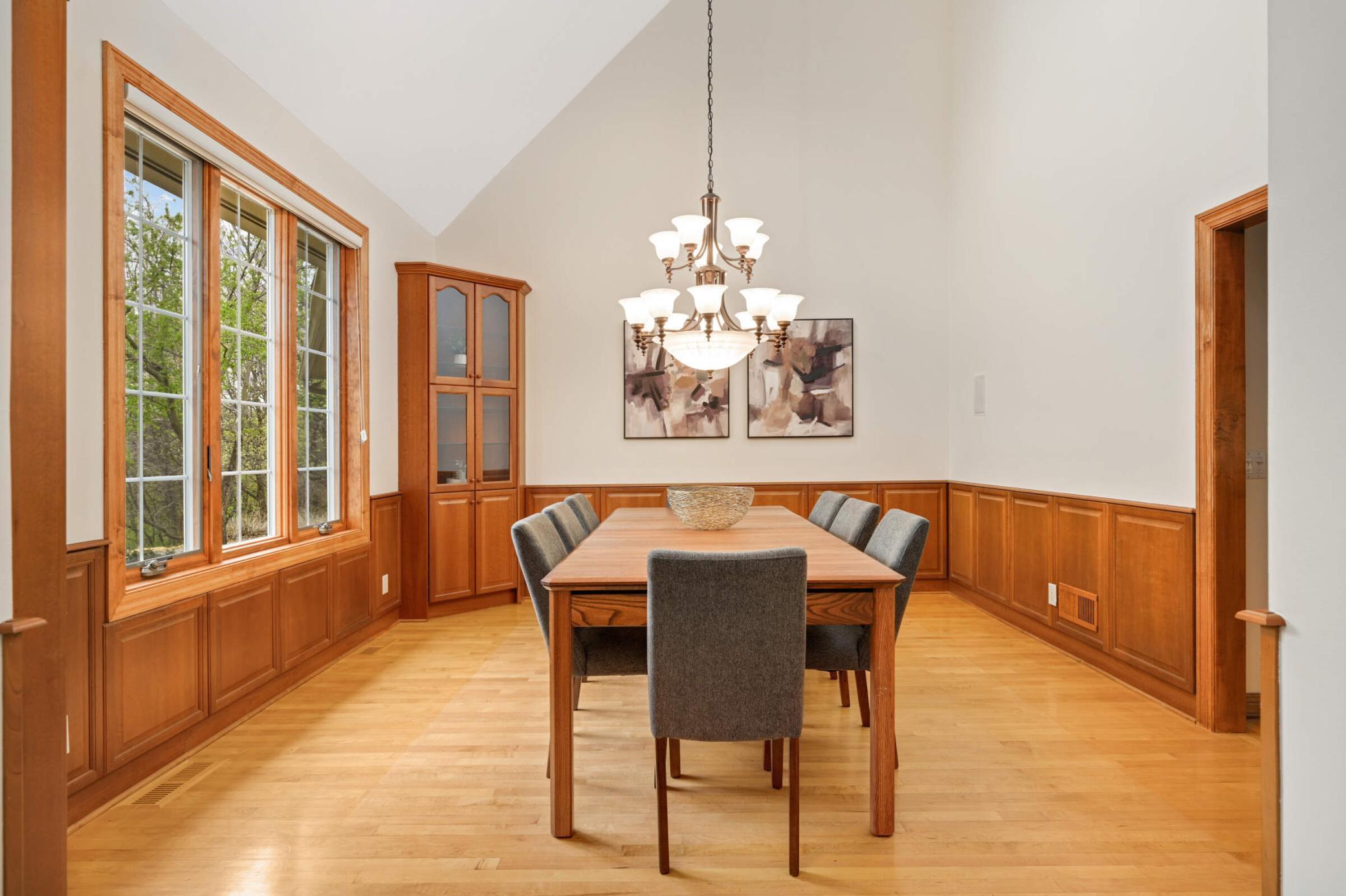 Woodbury, Minnesota, 55129, United States, 5 Bedrooms Bedrooms, ,5 BathroomsBathrooms,Residential,For Sale,1989522