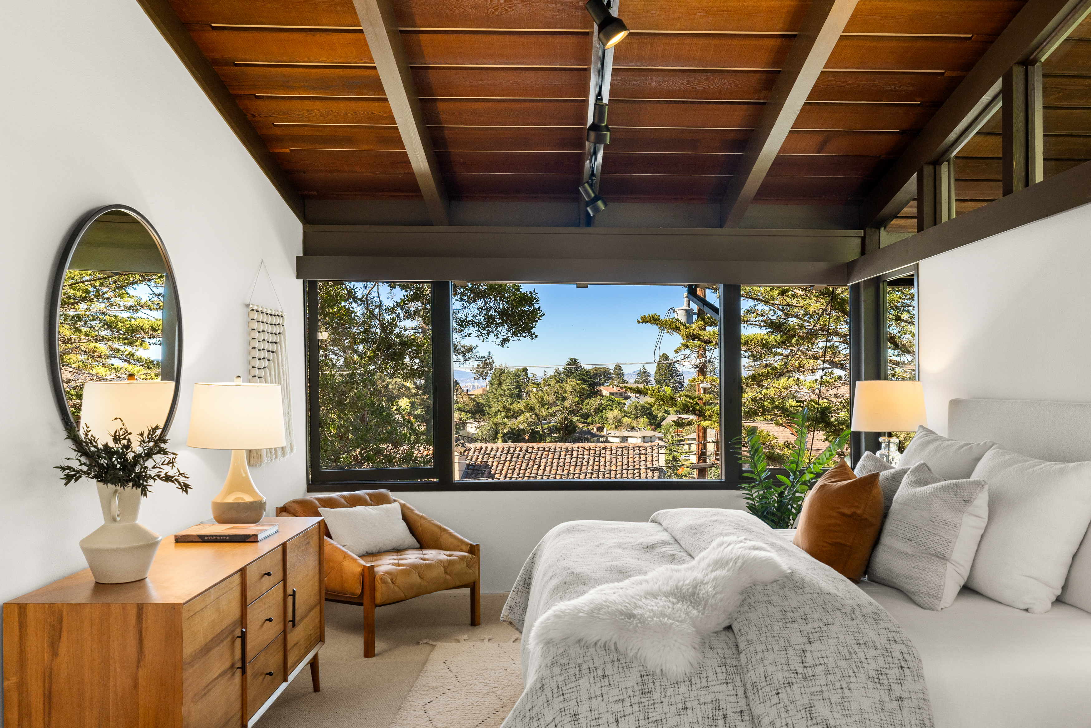  An Architectural Home Framed By Light And Views - 物件實景