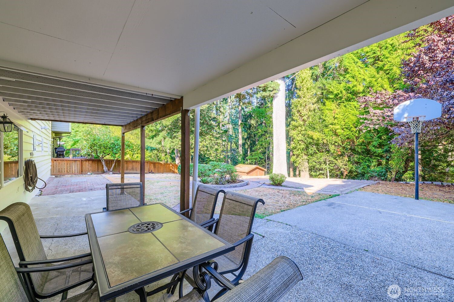 Shoreline, Washington, 98133, United States, 9 Bedrooms Bedrooms, ,1 BathroomBathrooms,Residential,For Sale,1984039