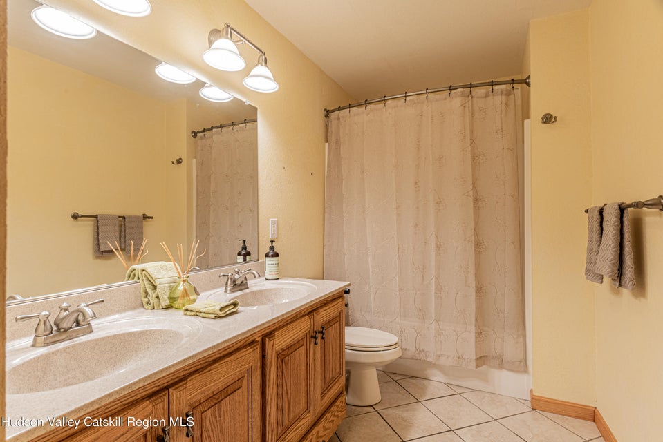 Saugerties, New York, 12477, United States, 4 Bedrooms Bedrooms, ,4 BathroomsBathrooms,Residential,For Sale,1928425