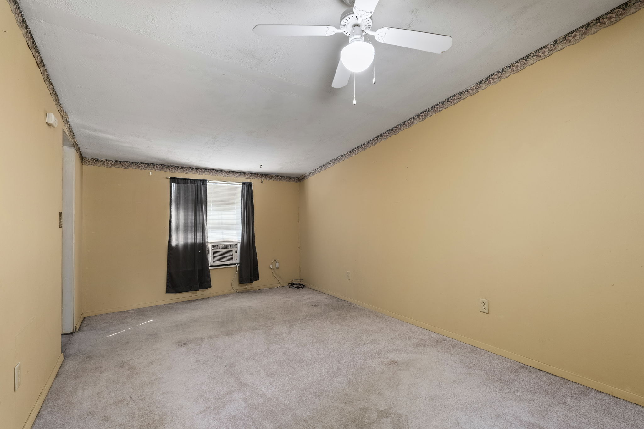  501 West Creek Street, Fredericksburg, TX 78624 - 物件實景