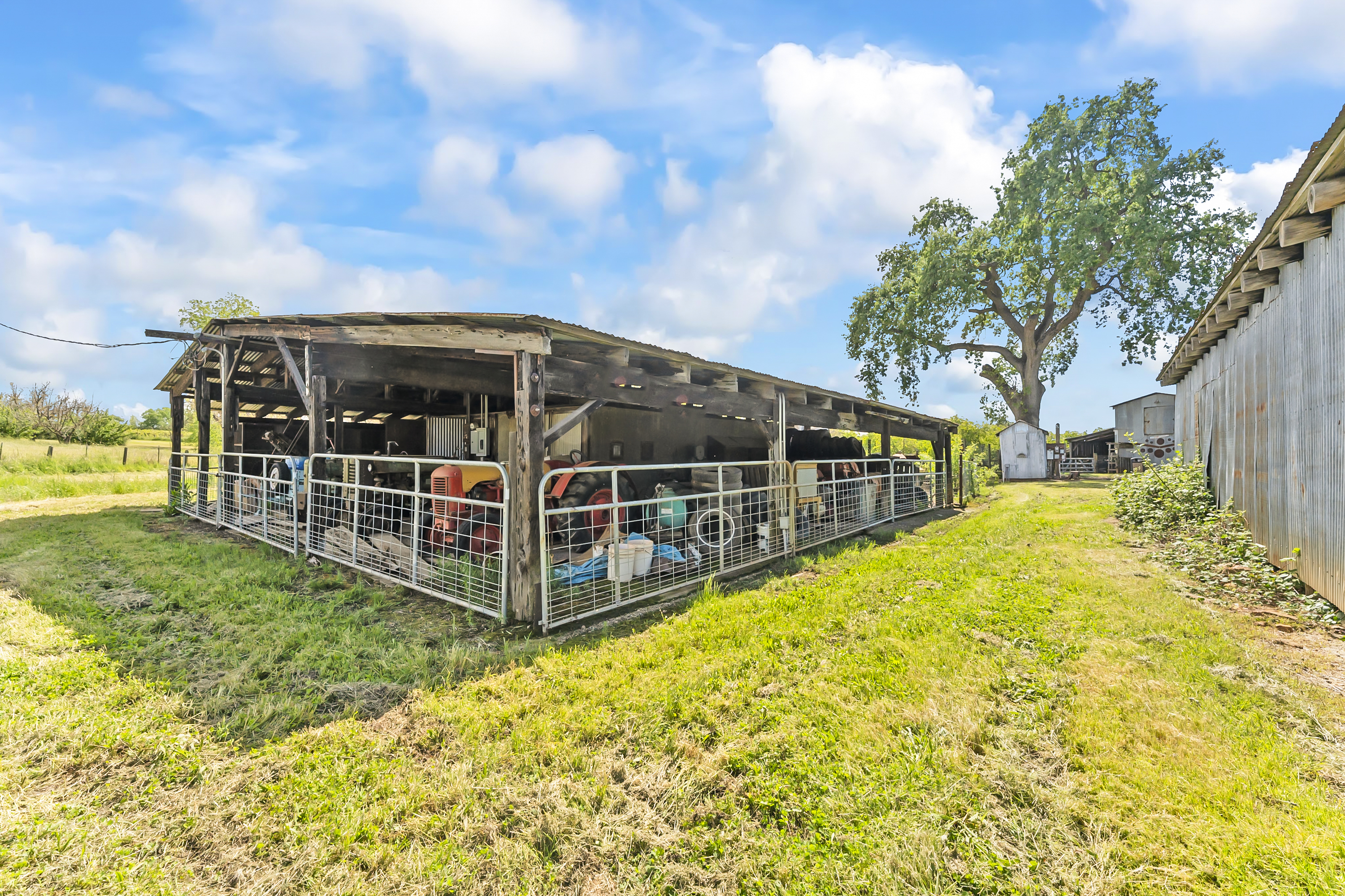  107 Acres - Seasonal Creek - Legacy - 物件實景