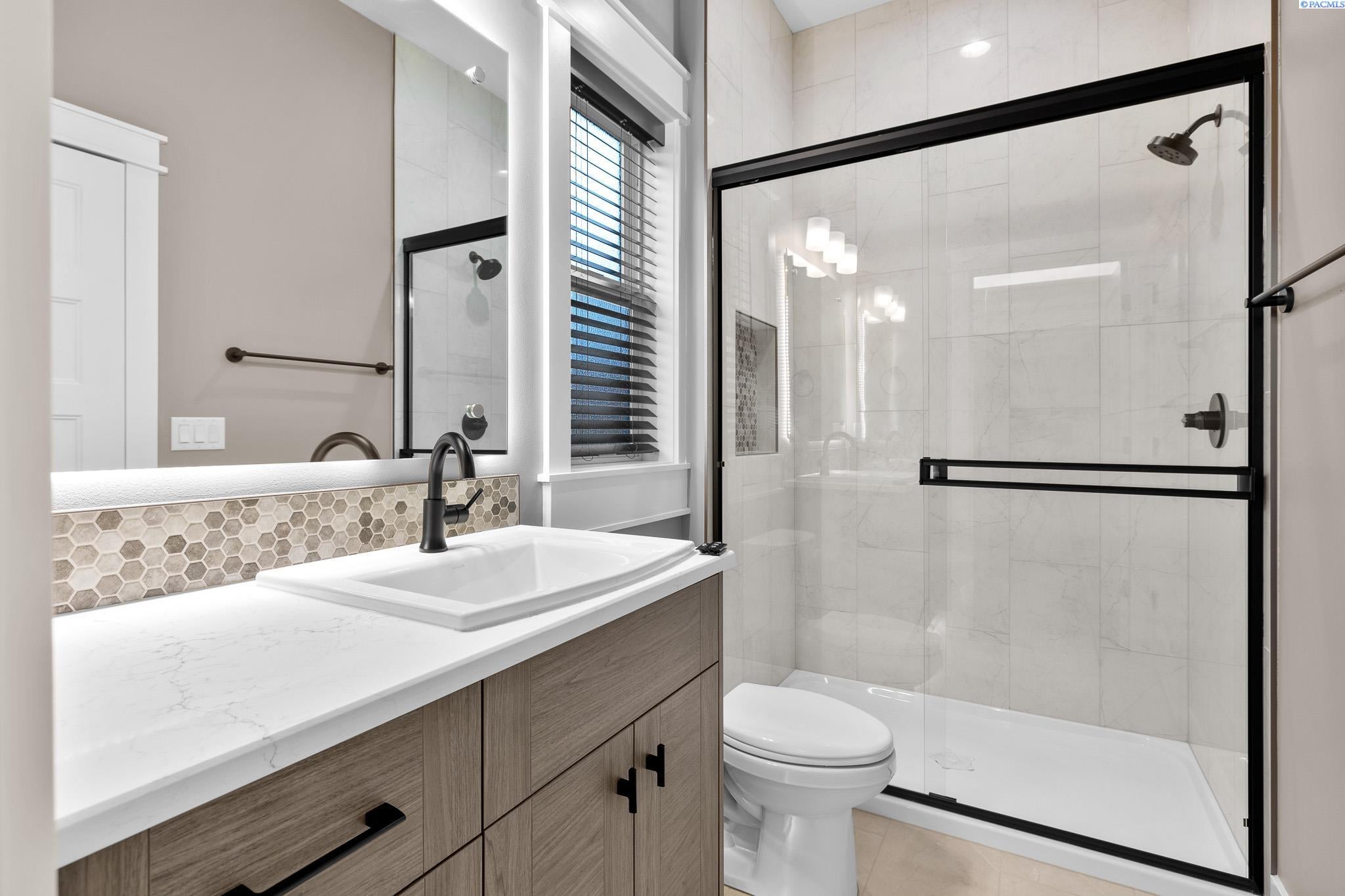 Richland, Washington, 99352, United States, 4 Bedrooms Bedrooms, ,4 BathroomsBathrooms,Residential,For Sale,1943884