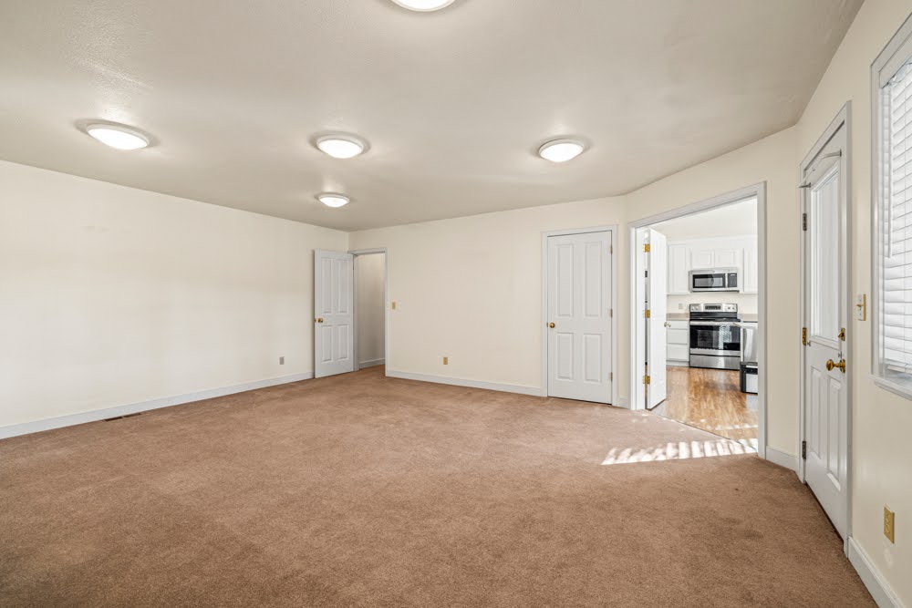 KLAMATH FALLS, Oregon, 97601, United States, 3 Bedrooms Bedrooms, ,4 BathroomsBathrooms,Residential,For Sale,1981715