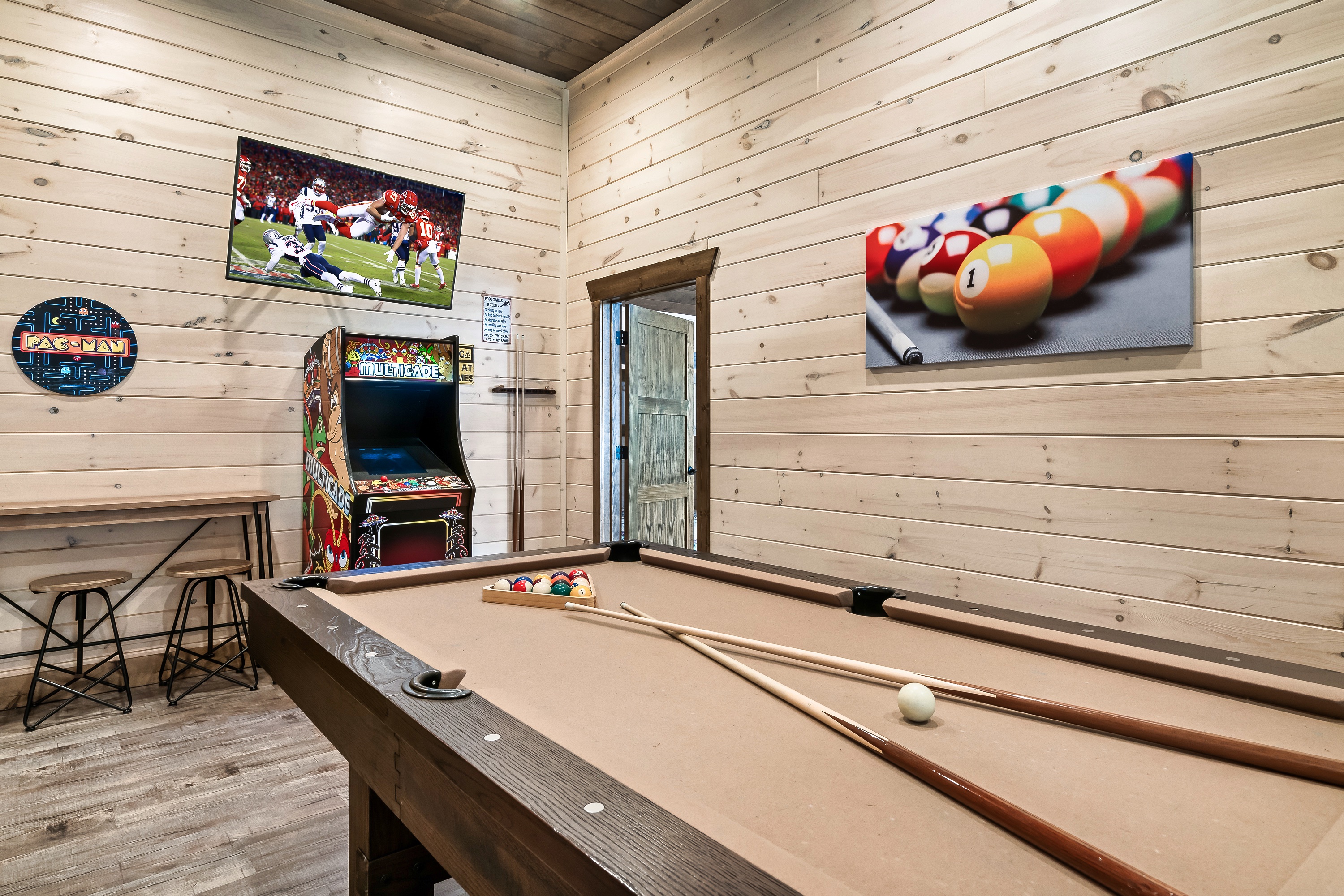 Pigeon Forge, Tennessee, 37862, United States, 4 Bedrooms Bedrooms, ,6 BathroomsBathrooms,Residential,For Sale,1921550