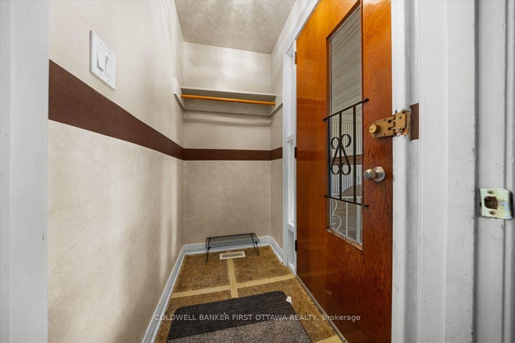 Ottawa, Ontario, K2A 1N7, CA, 3 Bedrooms Bedrooms, ,2 BathroomsBathrooms,Residential,For Sale,1924987