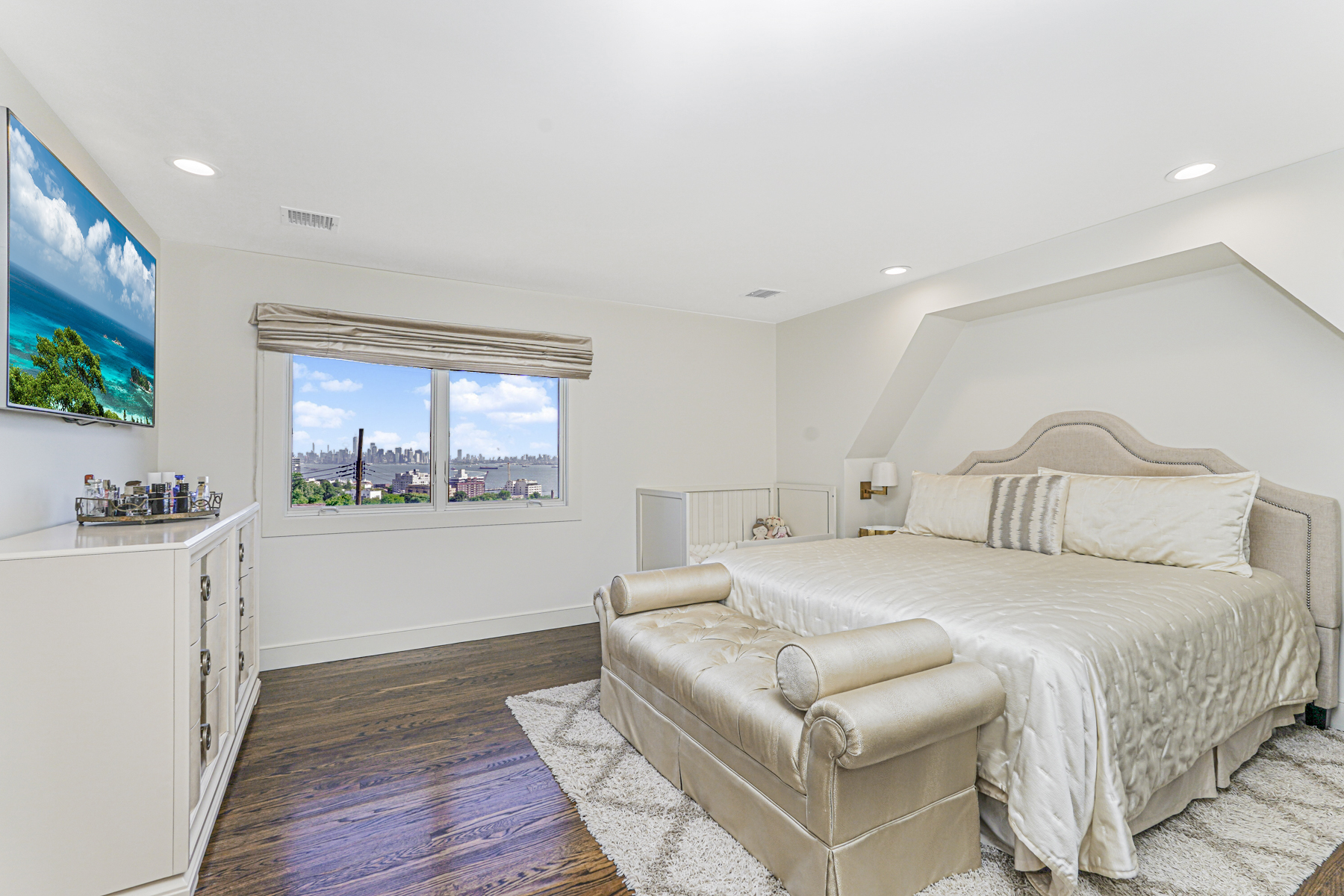 Staten Island, New York, 10304, United States, 4 Bedrooms Bedrooms, ,4 BathroomsBathrooms,Residential,For Sale,1949787