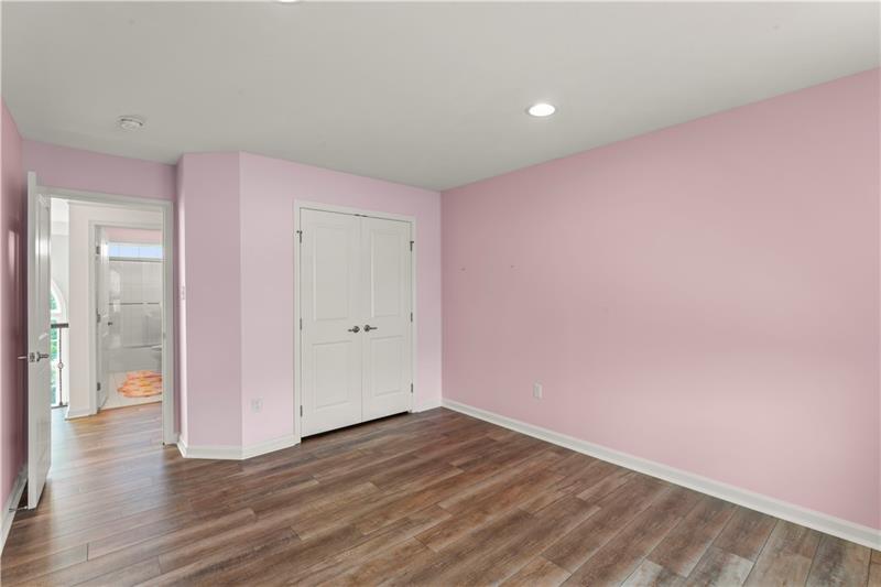 Canonsburg, Pennsylvania, 15317, United States, 5 Bedrooms Bedrooms, ,4 BathroomsBathrooms,Residential,For Sale,1914664