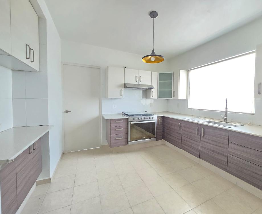 Atizapán de Zaragoza, Estado de méxico, 52930, Mexico, 3 Bedrooms Bedrooms, ,2 BathroomsBathrooms,Residential,For Sale,1994416