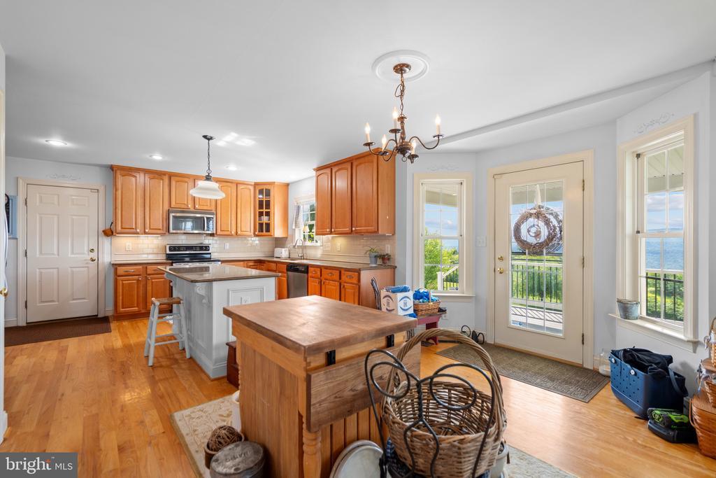 Gore, Virginia, 22637, United States, 4 Bedrooms Bedrooms, ,4 BathroomsBathrooms,Residential,For Sale,1987916