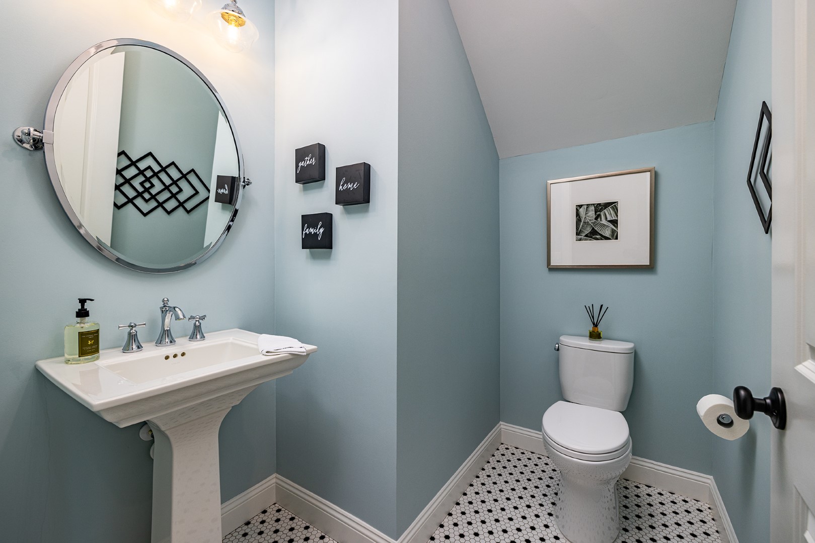 Tampa, Florida, 33629, United States, 4 Bedrooms Bedrooms, ,4 BathroomsBathrooms,Residential,For Sale,1981246