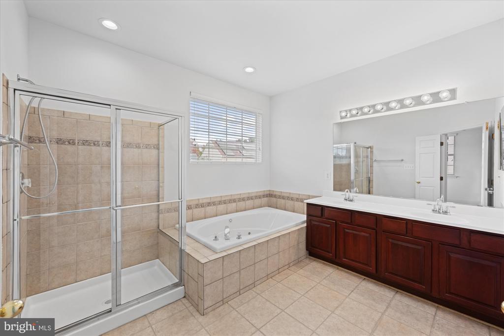 Leesburg, Virginia, 20175, United States, 5 Bedrooms Bedrooms, ,4 BathroomsBathrooms,Residential,For Sale,1987401