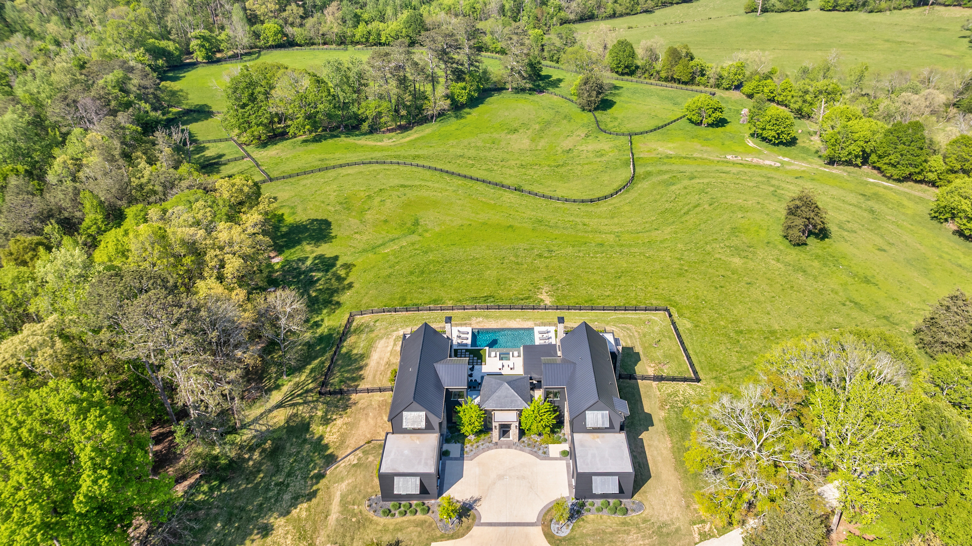  Stunning Milton Estate with Barn and Greenhouse on 50+/- Private Acres - 物件實景