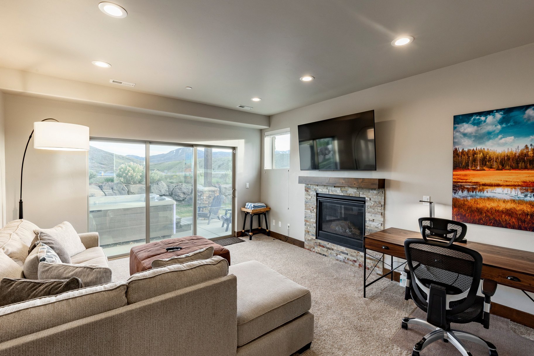  Stunning End-Unit Townhome With Loads of Natural Light - 物件實景