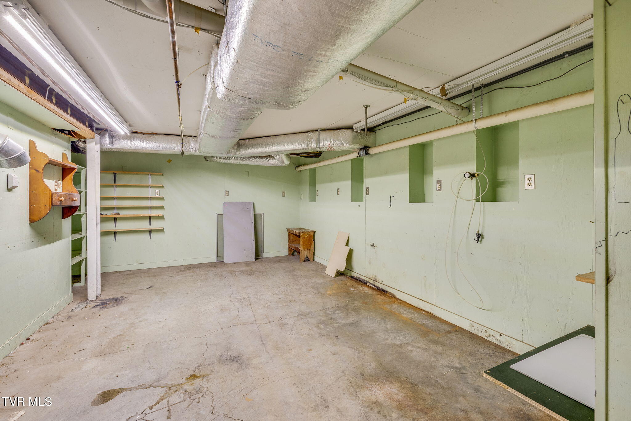 Bristol, Tennessee, 37620, United States, 4 Bedrooms Bedrooms, ,5 BathroomsBathrooms,Residential,For Sale,2005262