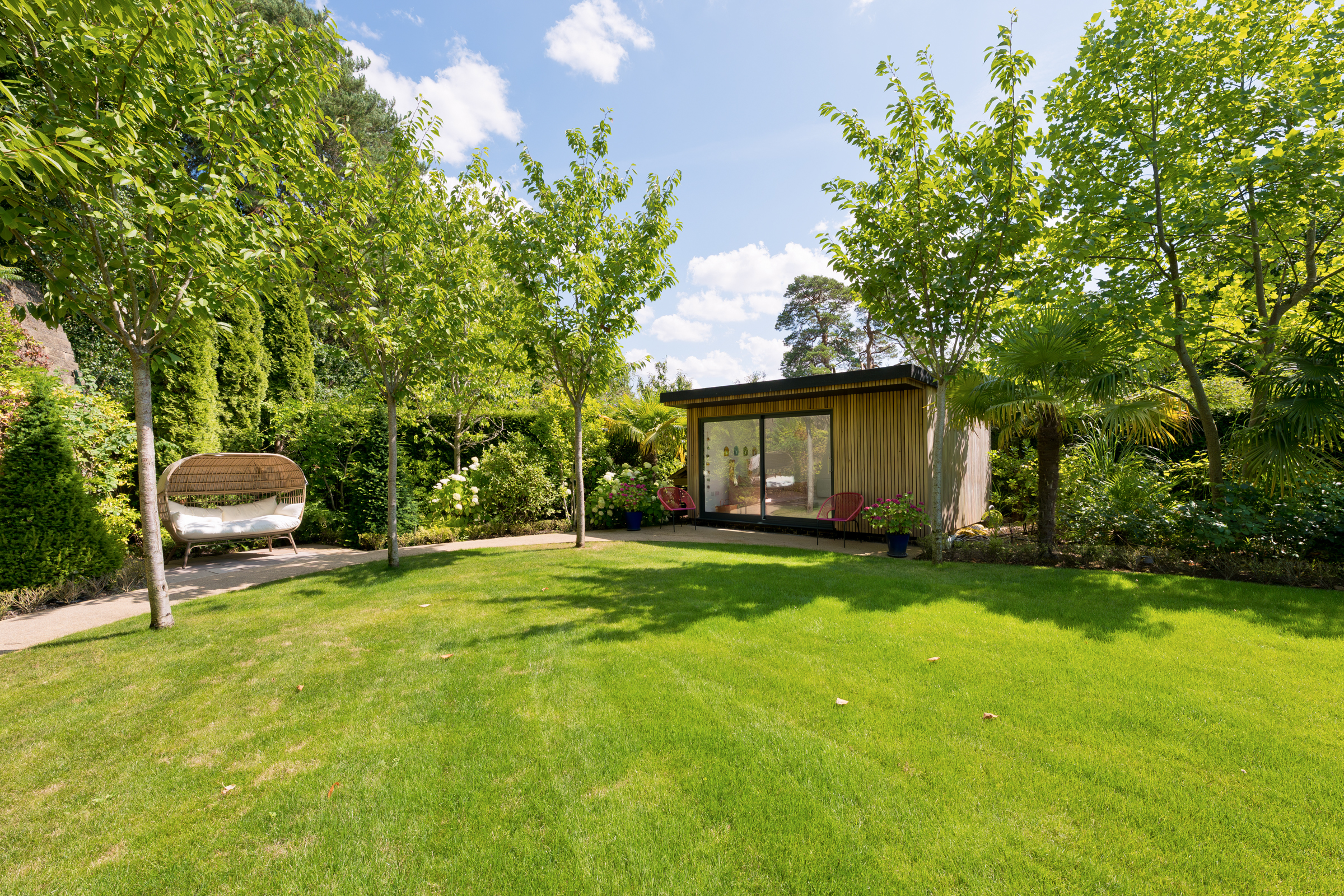  A Newly Refurbished House with Far-Reaching Views in St George’s Hill - 物件實景