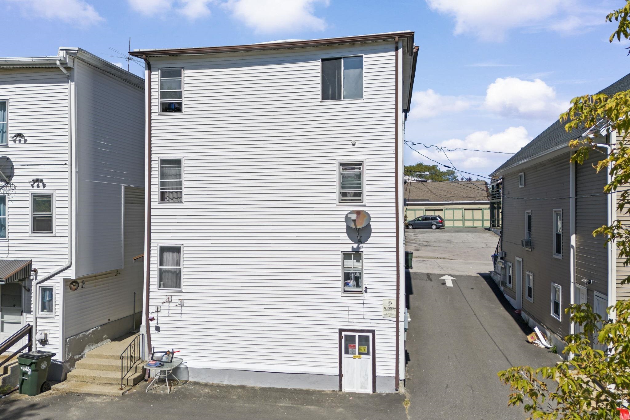 Manchester, New Hampshire, 03103, United States, ,3 BathroomsBathrooms,Residential,For Sale,1979681