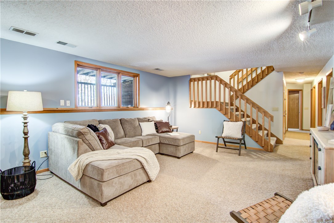 Eau Claire, Wisconsin, 54701, United States, 5 Bedrooms Bedrooms, ,4 BathroomsBathrooms,Residential,For Sale,1841509
