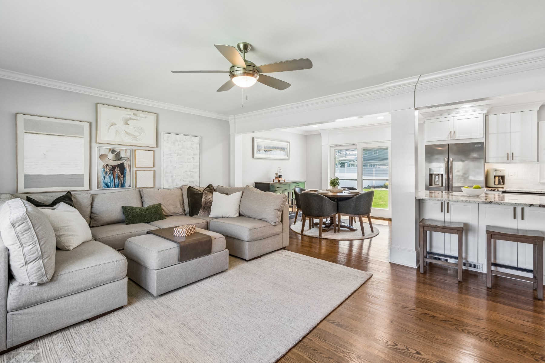  Immaculate and Updated Split Level Residence - 物件實景