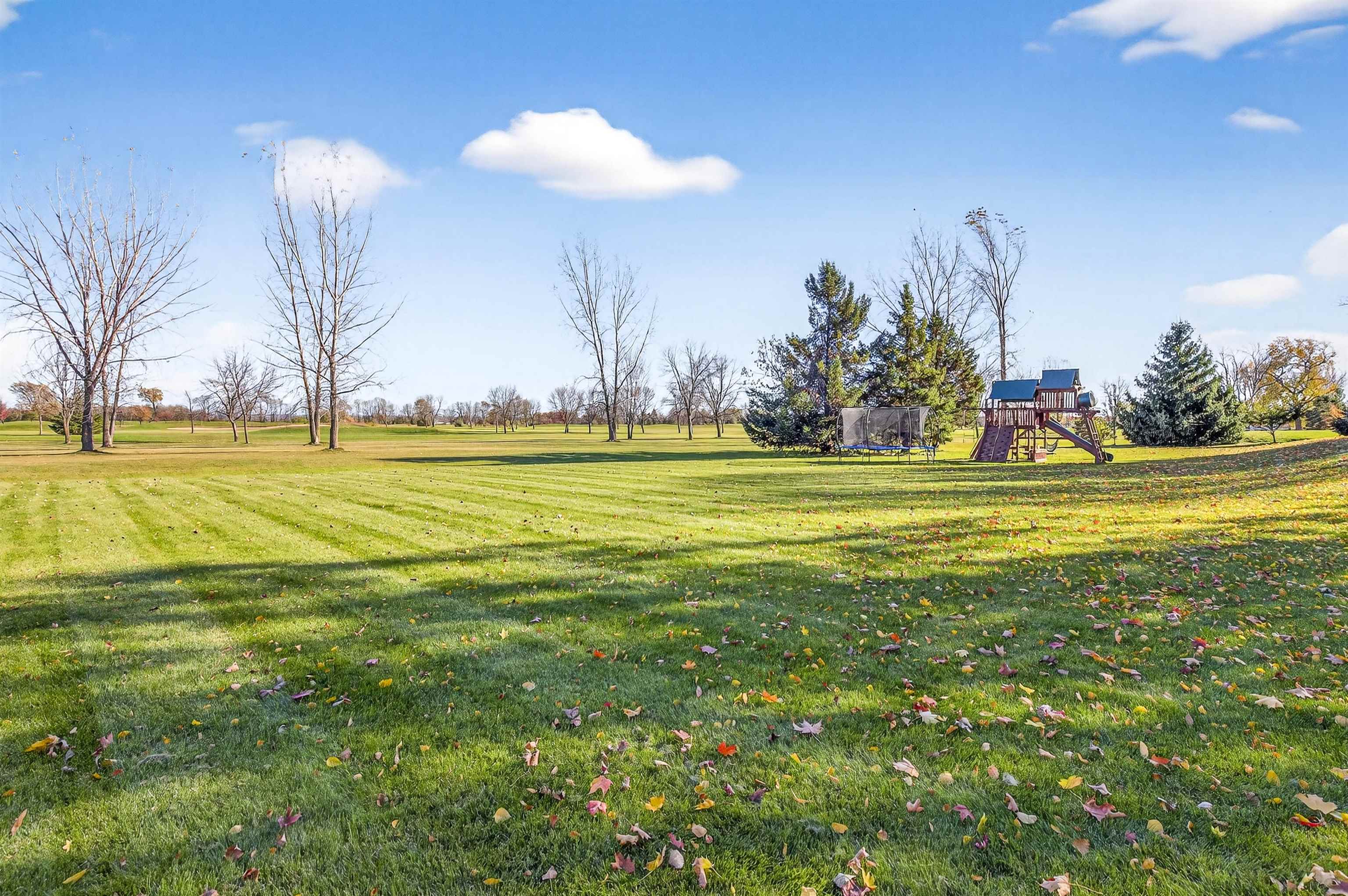 NEENAH, Wisconsin, 54956, United States, 5 Bedrooms Bedrooms, ,6 BathroomsBathrooms,Residential,For Sale,1992991