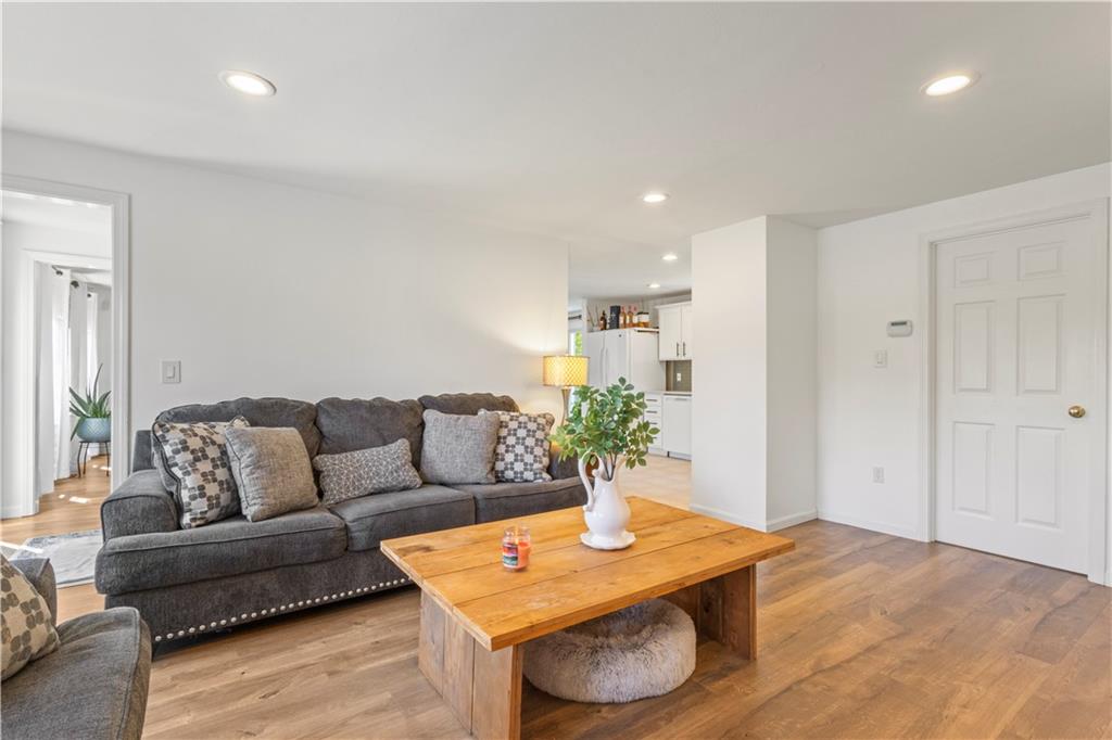 Bellingham, Massachusetts, 02019, United States, 3 Bedrooms Bedrooms, ,3 BathroomsBathrooms,Residential,For Sale,1916234