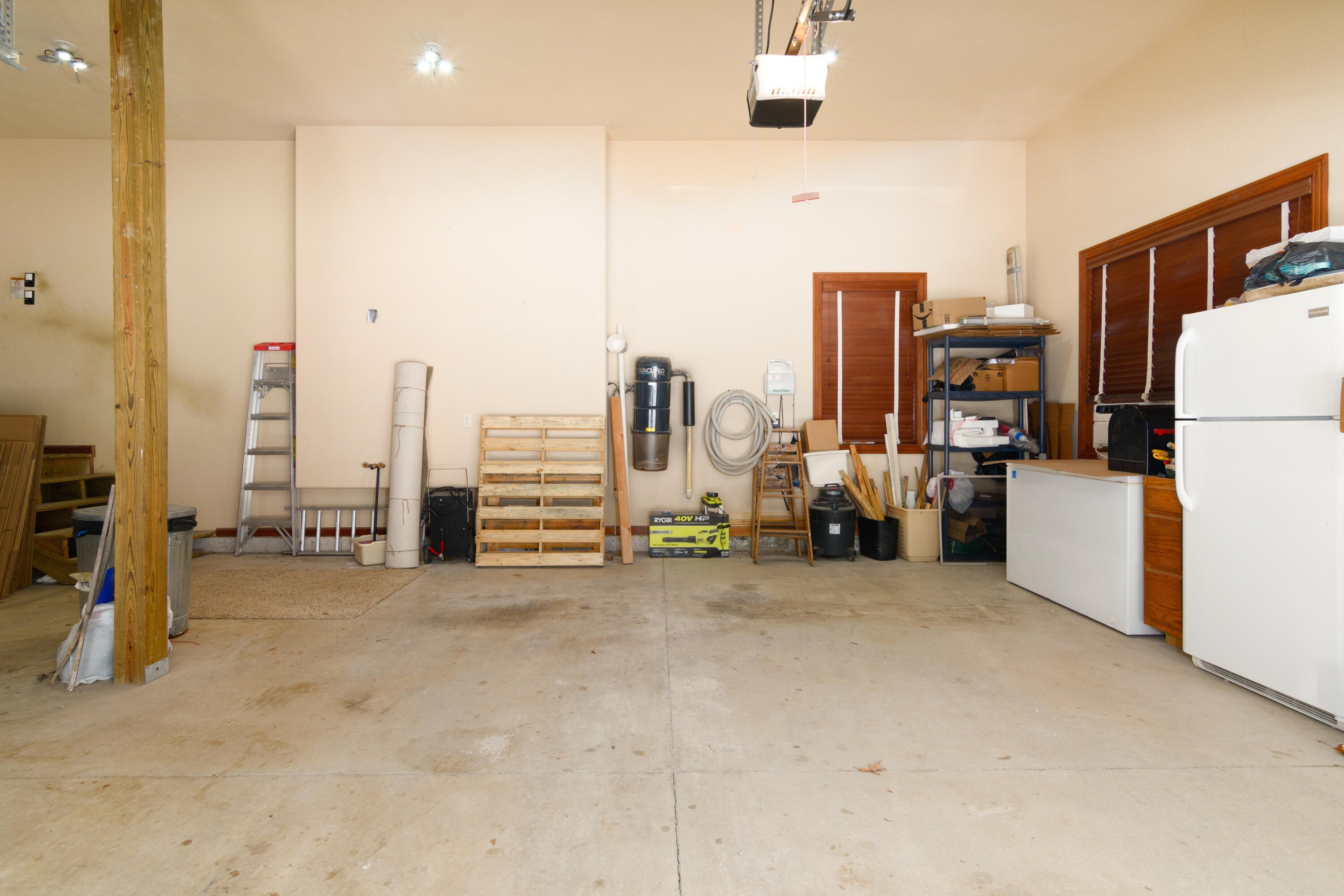 Walnut Shade, Missouri, 65771, United States, 6 Bedrooms Bedrooms, ,5 BathroomsBathrooms,Residential,For Sale,1975828